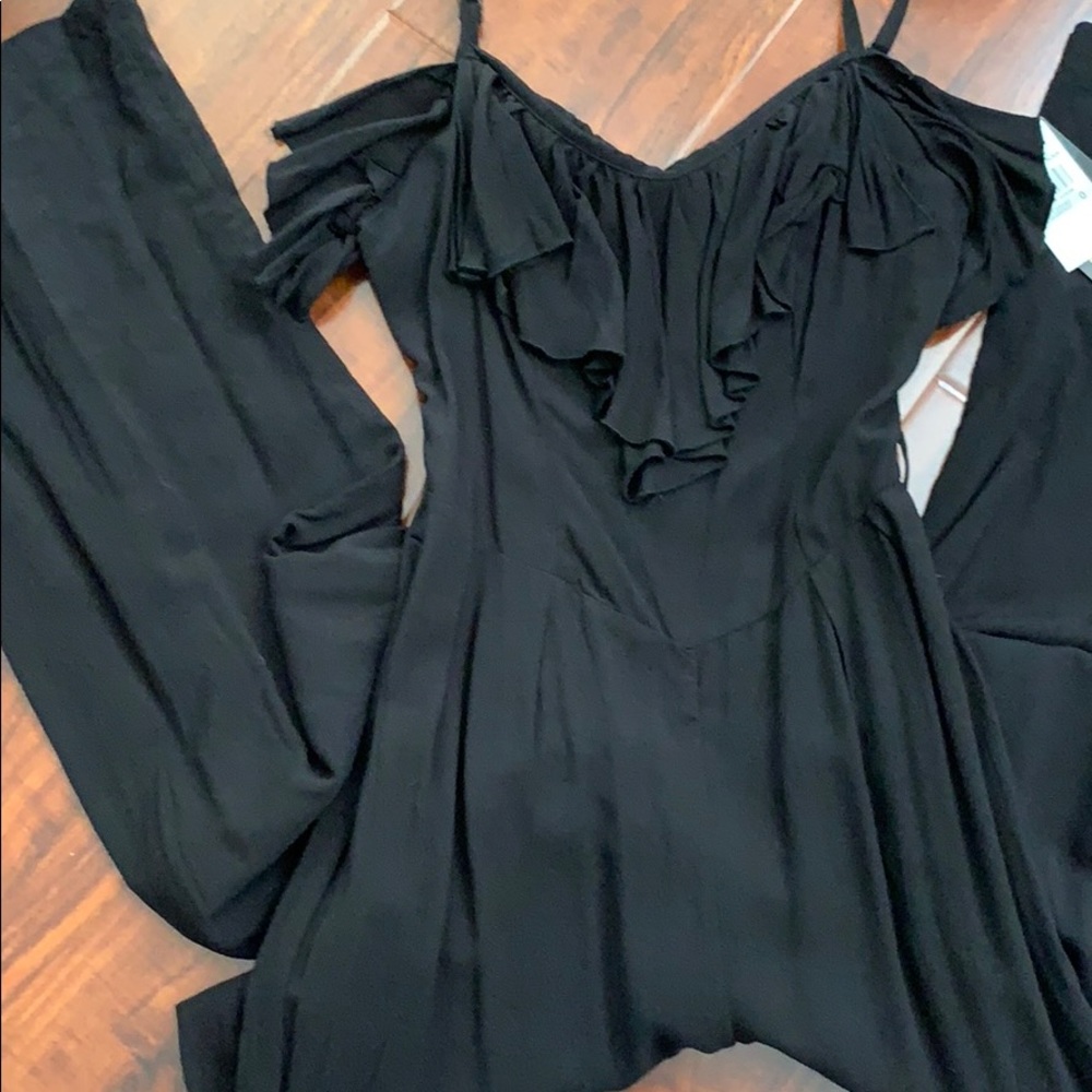 ✨NWT Black V-Neck Jumpsuit✨ - Picture 3 of 4